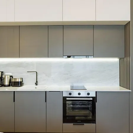 Sunny - Location - Charming Balcony בוקרשט