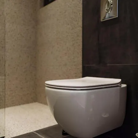 Sunny - Location - Charming Balcony