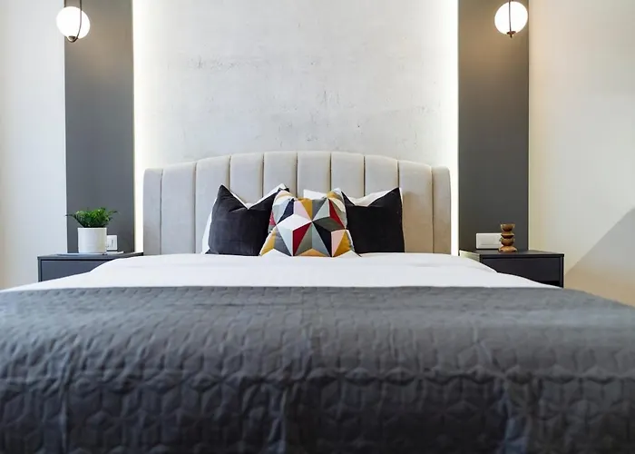 Sunny - Location - Charming Balcony *