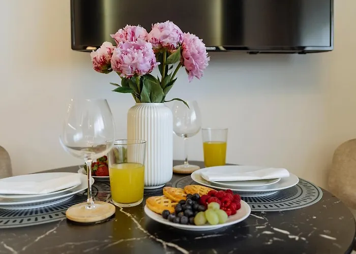 Sunny - Location - Charming Balcony