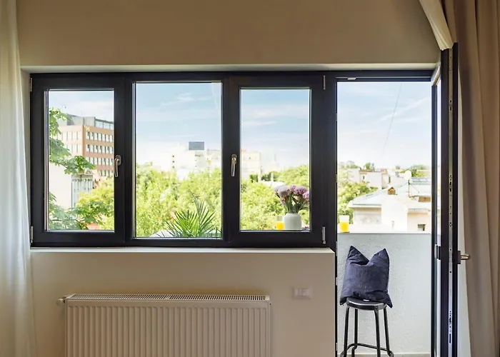 Sunny - Location - Charming Balcony *