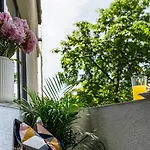 Sunny - Location - Charming Balcony דירה