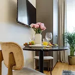 Sunny - Location - Charming Balcony Apartment Bucharest