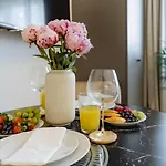 Sunny - Location - Charming Balcony Bucharest