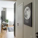 Sunny - Location - Charming Balcony דירה בוקרשט