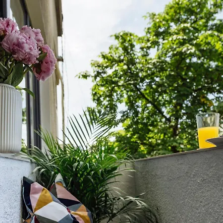 Sunny - Location - Charming Balcony Daire