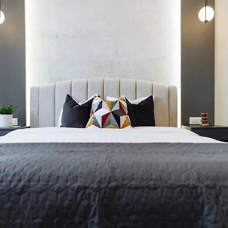 Sunny - Location - Charming Balcony *