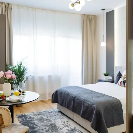 Sunny - Location - Charming Balcony * Bükreş