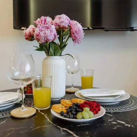 Sunny - Location - Charming Balcony