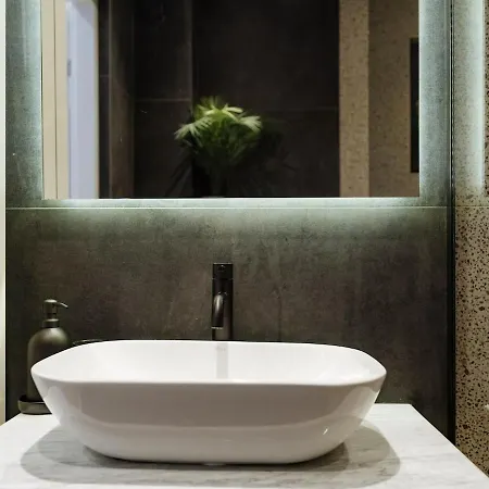 Sunny - Location - Charming Balcony Διαμέρισμα