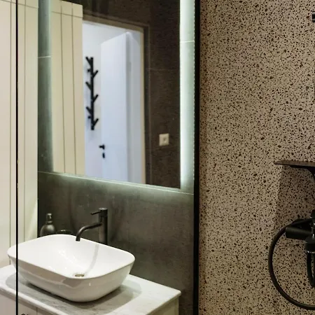 Sunny - Location - Charming Balcony Bükreş