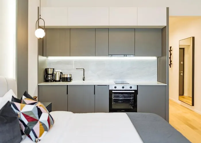 Sunny - Location - Charming Balcony Apartment Bucharest