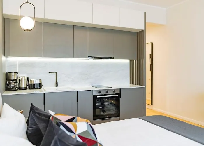 Sunny - Location - Charming Balcony Apartment Bucharest