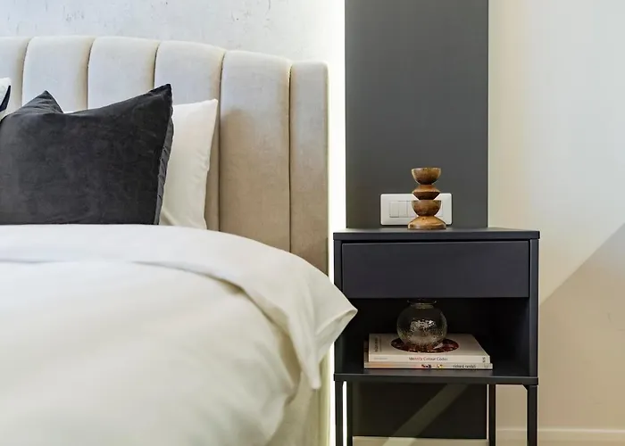 Sunny - Location - Charming Balcony *