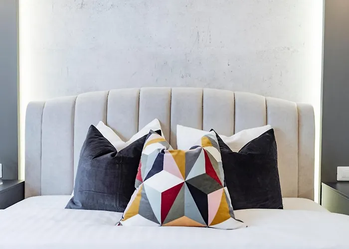 Sunny - Location - Charming Balcony 아파트 *