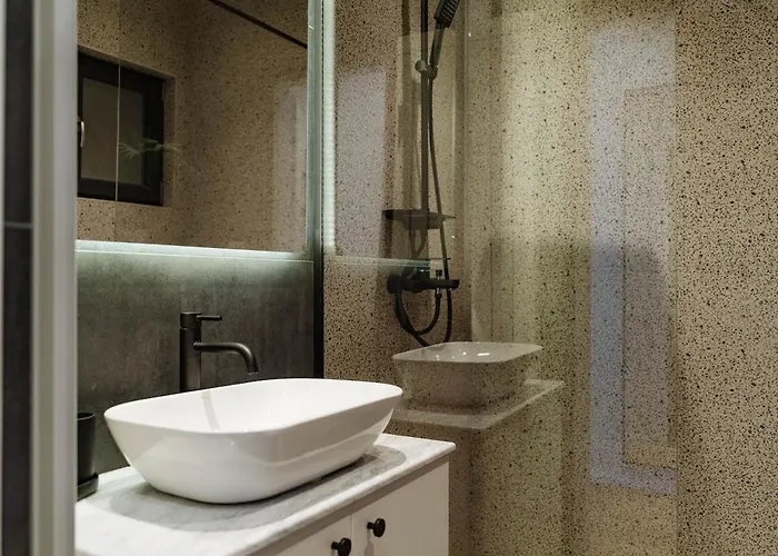 Sunny - Location - Charming Balcony 부쿠레슈티